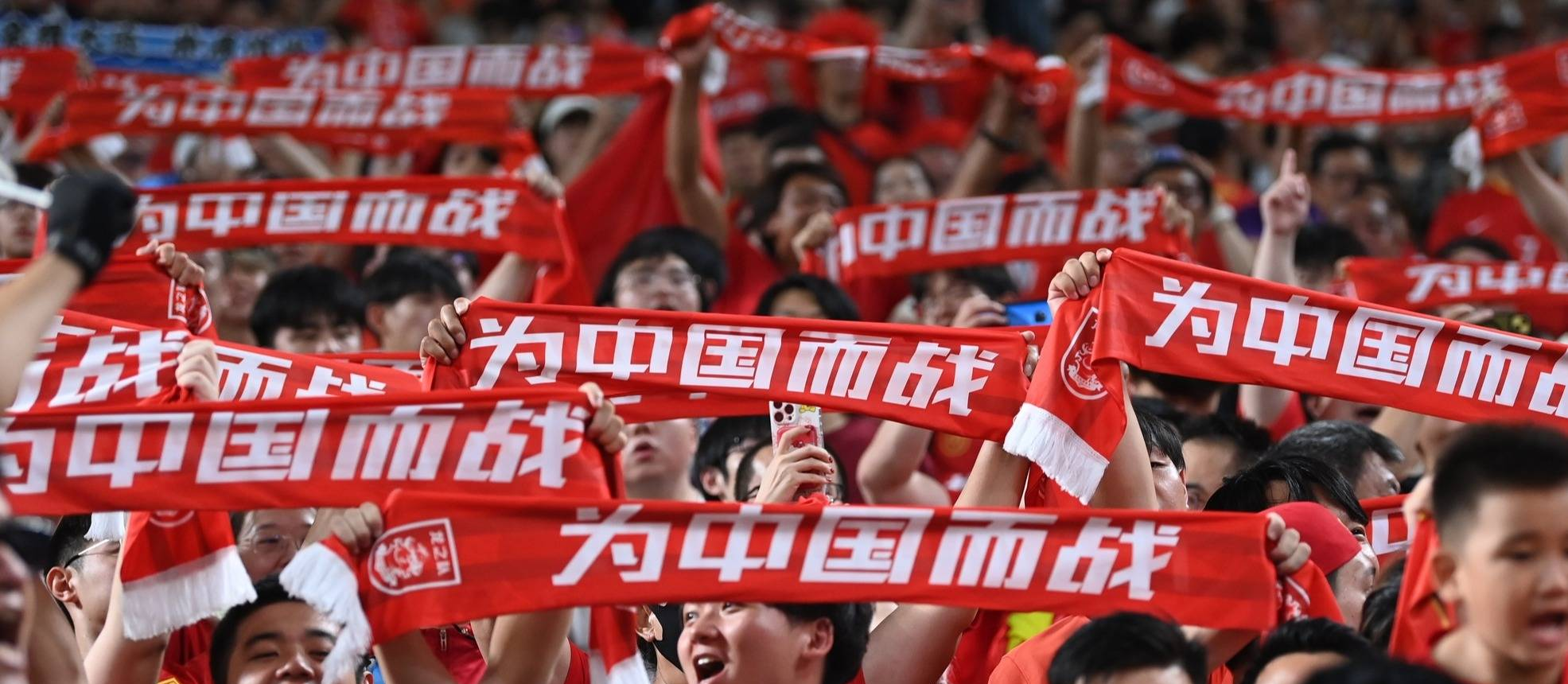 后卫连续助攻，中国队摘得胜利